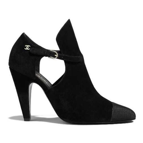 CHANEL 2020 Paris-31 Rue Cambon Métiers d'Art Suede Grosgrain Cut-Out Ankle Boot - Picture 1 of 11